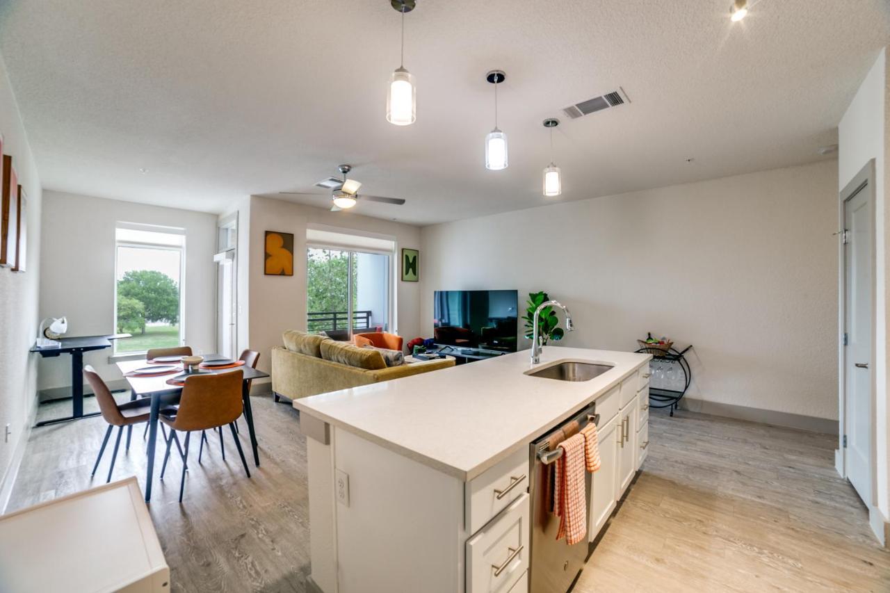 Downtown Apartment With Riverwalk Views Free Parking Pet Friendly Centrally Located On The Riverwalk San Antonio Ngoại thất bức ảnh